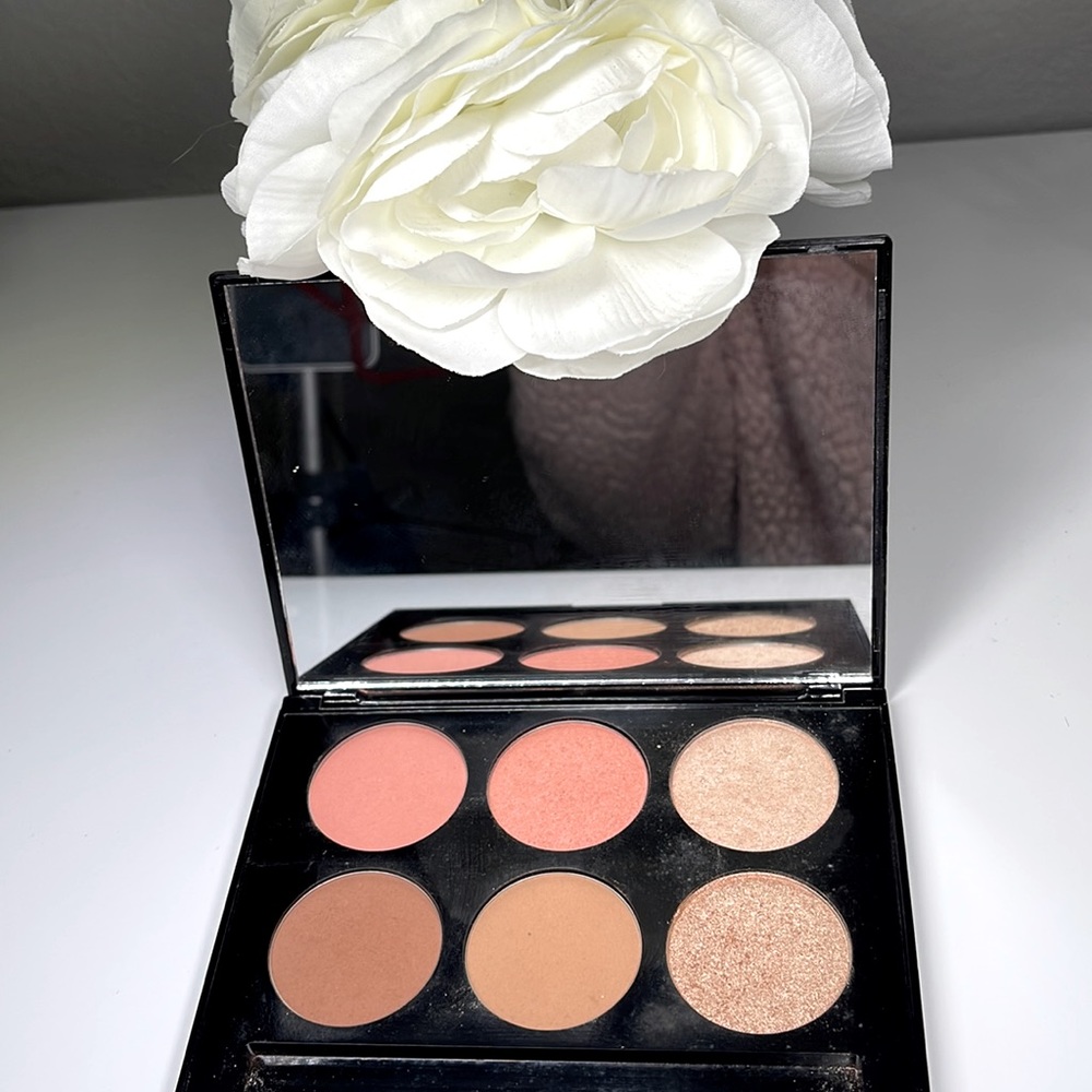 Tnt face palette. Professional make up